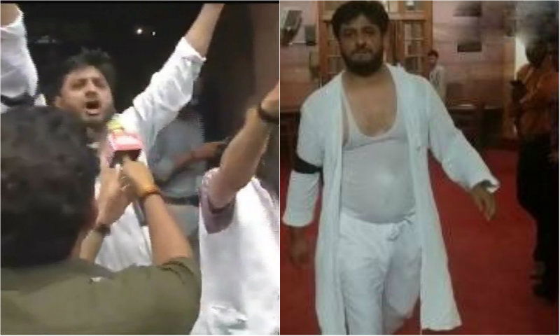 ಸಂವಿಧಾನ ಪ್ರತಿ ಹರಿಯಲು ಯತ್ನಿಸಿದ ಪಿಡಿಪಿ ಸಂಸದ - ಸಂಸತ್ನಿಂದ ಹೊರ ಹಾಕಿದ ಮಾರ್ಷಲ್ಸ್ ಸಂವಿಧಾನ ಪ್ರತಿ ಹರಿಯಲು ಯತ್ನಿಸಿದ ಪಿಡಿಪಿ ಸಂಸದ - ಸಂಸತ್ನಿಂದ ಹೊರ ಹಾಕಿದ ಮಾರ್ಷಲ್ಸ್