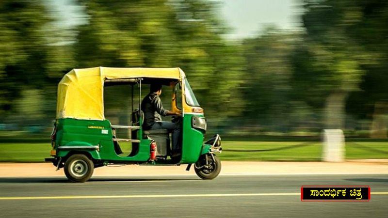 ಬಂಟ್ವಾಳದಲ್ಲಿ ಕಬಡ್ಡಿ ಮ್ಯಾಚ್ ಮುಗಿಸಿ ಹಿಂತಿರುಗುತ್ತಿದ್ದ ಆಟೋ ಚಾಲಕನ ಮೇಲೆ ತಲವಾರು ದಾಳಿ ಬಂಟ್ವಾಳದಲ್ಲಿ ಕಬಡ್ಡಿ ಮ್ಯಾಚ್ ಮುಗಿಸಿ ಹಿಂತಿರುಗುತ್ತಿದ್ದ ಆಟೋ ಚಾಲಕನ ಮೇಲೆ ತಲವಾರು ದಾಳಿ