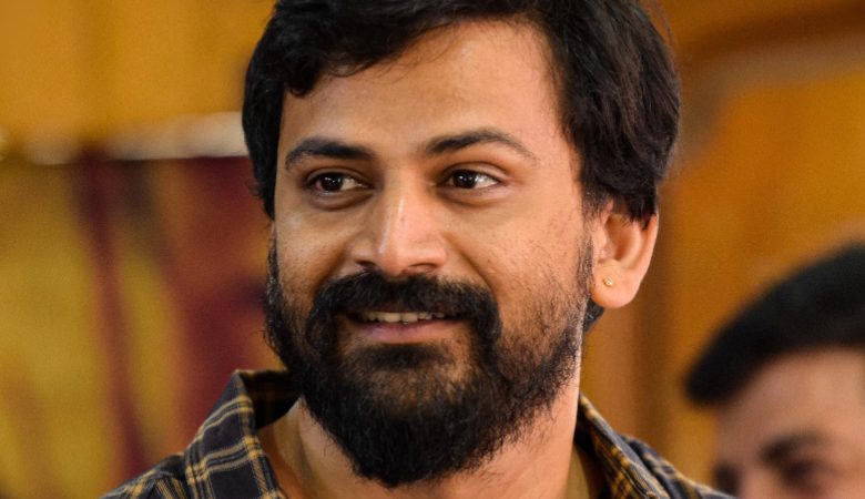 ಧನಂಜಯ್ ನಟನೆಯ ಮತ್ತೊಂದು ಸಿನಿಮಾ ರಿಲೀಸ್ ಘೋಷಣೆ : ವರ್ಷದ ಅತೀ ಹೆಚ್ಚು ಸಿನಿಮಾ ರಿಲೀಸ್ ಆದ ನಟ ಡಾಲಿ ಧನಂಜಯ್ ನಟನೆಯ ಮತ್ತೊಂದು ಸಿನಿಮಾ ರಿಲೀಸ್ ಘೋಷಣೆ : ವರ್ಷದ ಅತೀ ಹೆಚ್ಚು ಸಿನಿಮಾ ರಿಲೀಸ್ ಆದ ನಟ ಡಾಲಿ