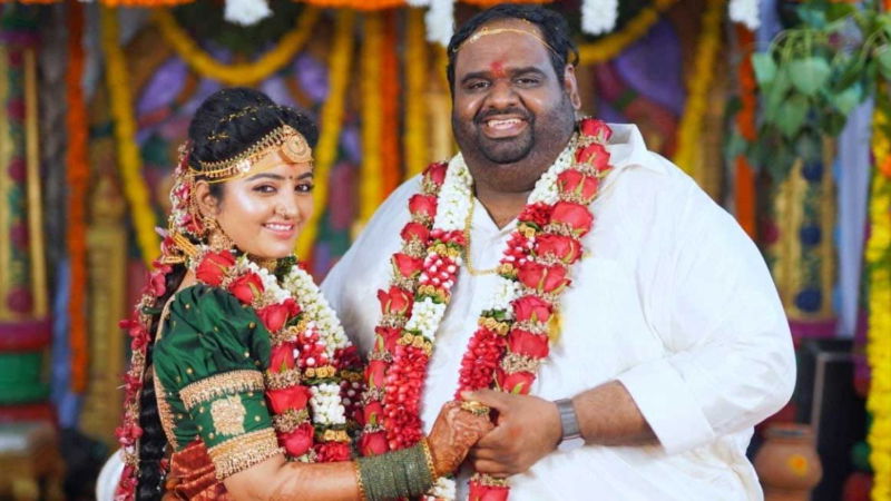 ಬಿಗ್ ಬಾಸ್ ಮನೆಗೆ ಮಹಾಲಕ್ಷ್ಮಿ ರವೀಂದರ್ ಜೋಡಿ ಎಂಟ್ರಿ: ಕಾಯ್ತೀವಿ ಎಂದ ಫ್ಯಾನ್ಸ್ ಬಿಗ್ ಬಾಸ್ ಮನೆಗೆ ಮಹಾಲಕ್ಷ್ಮಿ ರವೀಂದರ್ ಜೋಡಿ ಎಂಟ್ರಿ: ಕಾಯ್ತೀವಿ ಎಂದ ಫ್ಯಾನ್ಸ್