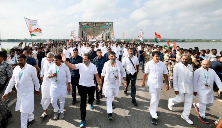 ಮಂತ್ರಾಲಯದಿಂದ ರಾಜ್ಯಕ್ಕೆ ಮರುಪ್ರವೇಶ ಮಾಡಿದ ಭಾರತ್ ಜೋಡೋ ಯಾತ್ರೆ ಮಂತ್ರಾಲಯದಿಂದ ರಾಜ್ಯಕ್ಕೆ ಮರುಪ್ರವೇಶ ಮಾಡಿದ ಭಾರತ್ ಜೋಡೋ ಯಾತ್ರೆ