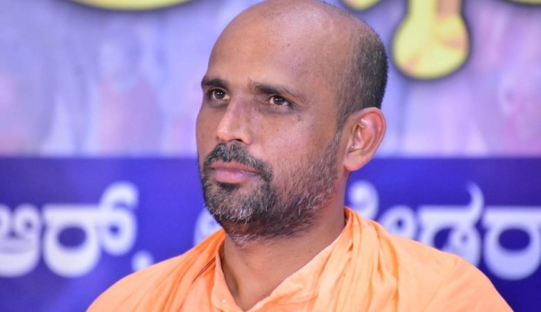ವೀರಶೈವರು ನಮ್ಮಲ್ಲಿ ದಲಿತರ ರಕ್ತ ಹರಿಯುತ್ತಿದೆ ಎಂದು ಹೇಳಲಿ: ಜ್ಞಾನ ಪ್ರಕಾಶ ಸ್ವಾಮೀಜಿ ವೀರಶೈವರು ನಮ್ಮಲ್ಲಿ ದಲಿತರ ರಕ್ತ ಹರಿಯುತ್ತಿದೆ ಎಂದು ಹೇಳಲಿ: ಜ್ಞಾನ ಪ್ರಕಾಶ ಸ್ವಾಮೀಜಿ