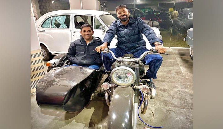 ರಾಂಚಿ ರ್ಯಾಂಬೋ ಜೊತೆ ಪಾಂಡ್ಯ ವಿಂಟೇಜ್ ಬೈಕ್ ರೈಡಿಂಗ್ ರಾಂಚಿ ರ್ಯಾಂಬೋ ಜೊತೆ ಪಾಂಡ್ಯ ವಿಂಟೇಜ್ ಬೈಕ್ ರೈಡಿಂಗ್